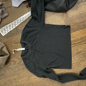 Lululemon cropped black tee